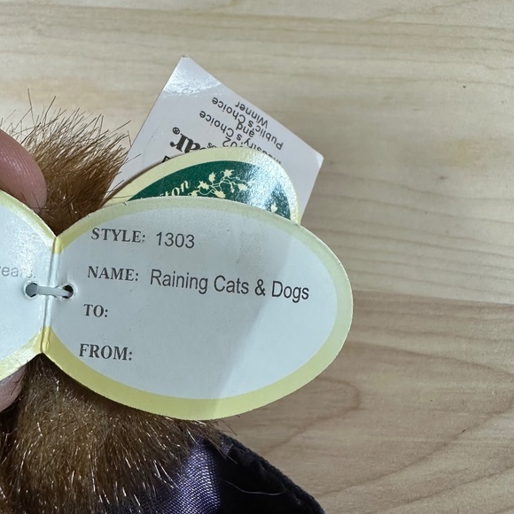 Bearington Bears #1303 "Raining Cats & Dogs" 2002 retired - comes with stand - Picture 7 of 7